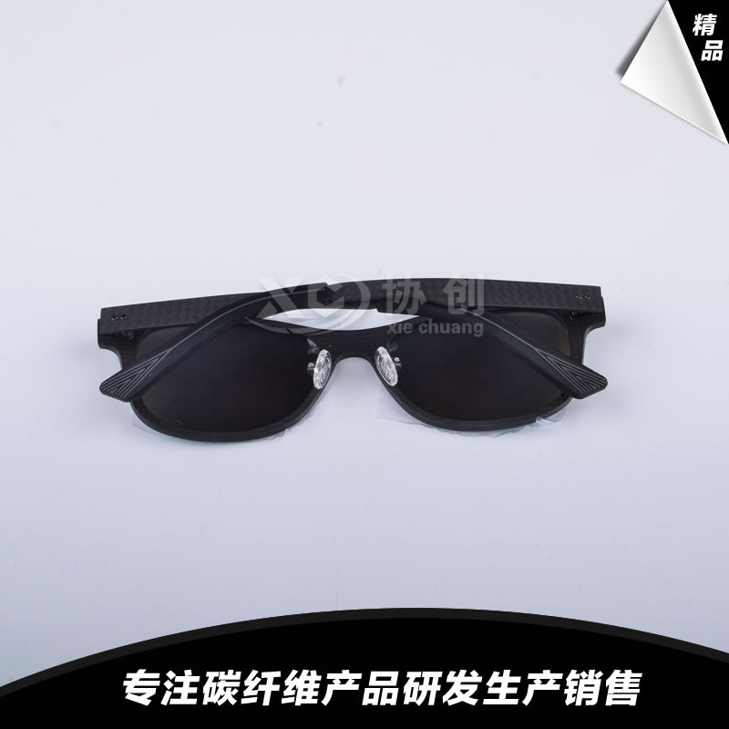 用碳纖維制作的眼鏡都有哪些好處呢？